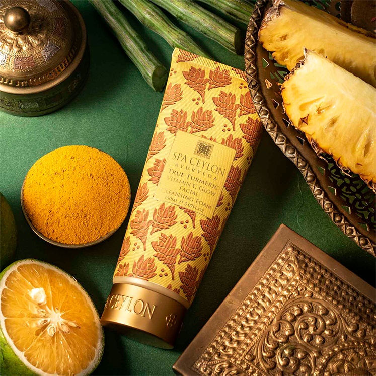 TRUE TURMERIC Vitamin C Glow Facial Cleansing Foam 150ml